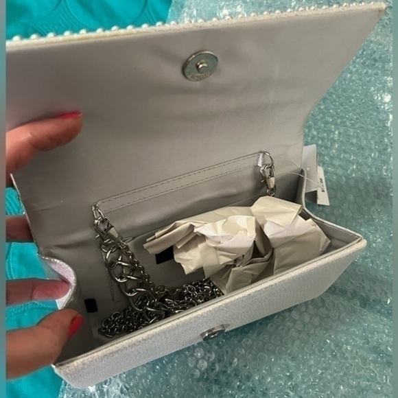 Jessica McClintock silver clutch with chunky chain and metal riveting. NWT - Picture 5 of 12